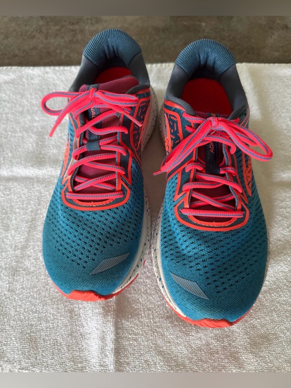 Brooks Adrenaline Size 7.5 Women’s sneakers